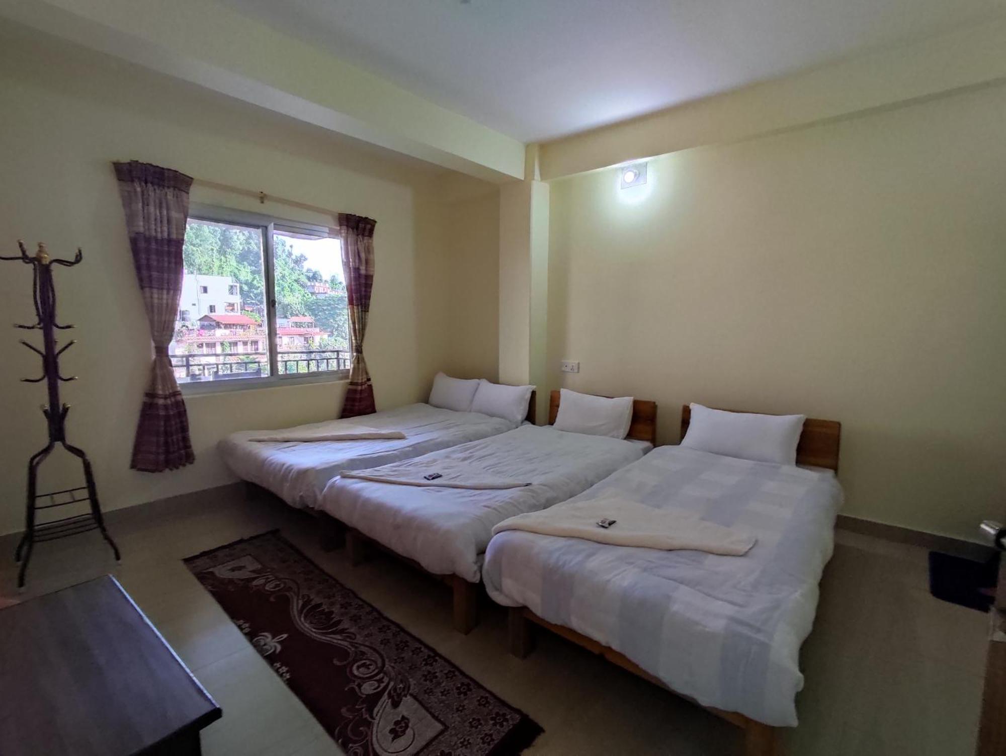 Hotel Green Hill View ポカラ 部屋 写真