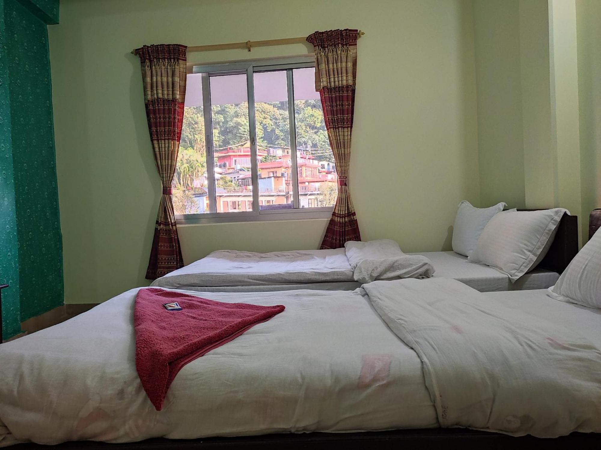 Hotel Green Hill View ポカラ 部屋 写真